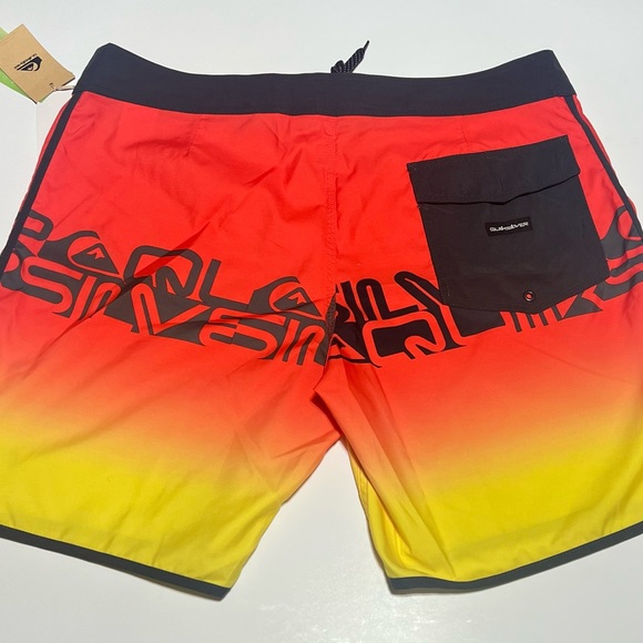 QUIKSILVER SIZE 38 Everyday Scallop 19" Boardshorts .Style EQYBS04678 color Mkz6 - Picture 5 of 12